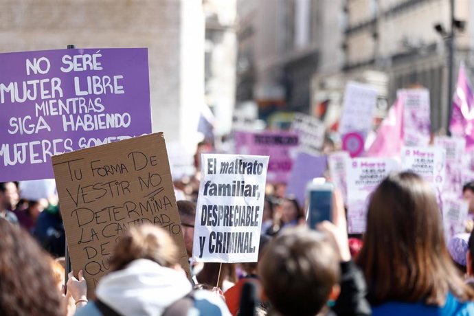Movimiento feminista responde a la retirada de pancartas contra violencia machis