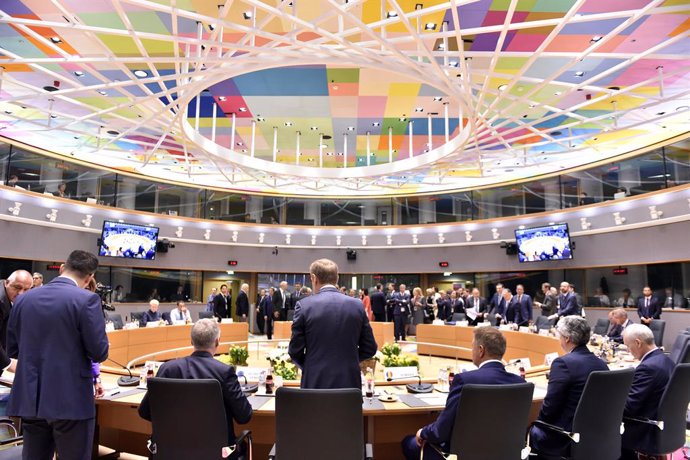 Cumbre UE.- Los líderes europeos arrancan la cumbre con Von der Leyen como posib