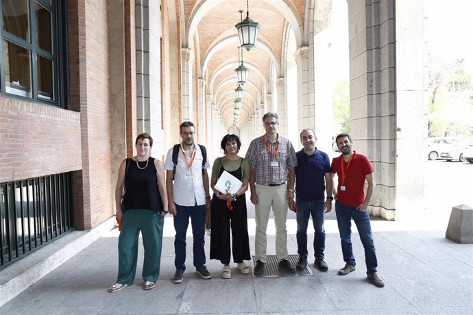 El coordinador estatal de Ecologistas en Acción, Francisco Segura (2i);  la directora ejecutiva de SEO/BirdLife, Asunción Ruiz (3i);  el director ejecutivo de Greenpeace España, Mario Rodríguez (4i); secretario general de WWF, Juan Carlos del Olmo (5i);