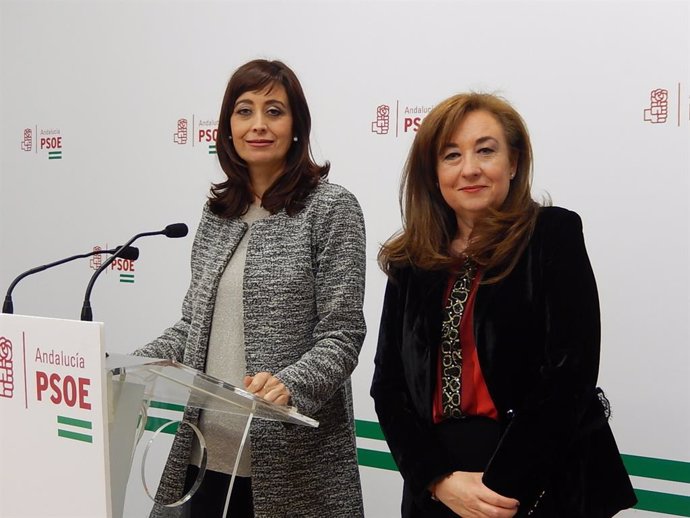 Felisa Cañete (izda.) junto a la parlamentaria andaluza del PSOE por Córdoba Soledad Pérez, en una imagen de archivo
