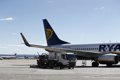 Trabajadores de la empresa que surte de combustible a Iberia o Ryanair en Madrid comenzarán una huelga el 15 de julio