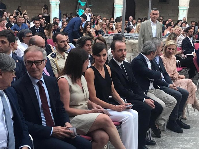 La Reina Letizia y la presidenta del Govern, Francina Armengol,