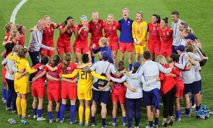 02 July 2019, France, Lyon: USA's players celebrate after the final whistle of the FIFA Women's World Cup Semi Final soccer match between England and USA at the Stade de Lyon. Photo: Richard Sellers/PA Wire/dpa