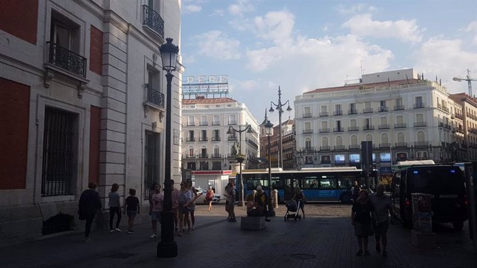Restablecida la farola que se precipitó este martes en la Puerta del Sol e hirió a una mujer de 60 años