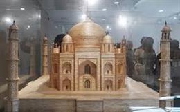 Un Mundo de Palillos muestra monumentos como el Taj Mahal en la Sala de Exposiciones de Ibercaja, en Logroño, durante el mes de julio