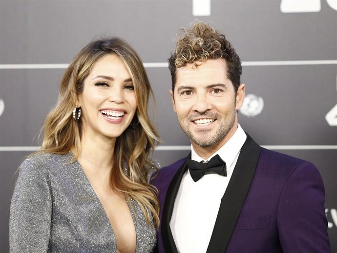 David Bisbal y Rosanna Zanetti han celebrado su primer año de matrimonio. Parece mentira cómo pasa el tiempo y es que parece que fue ayer cuando el cantante y su mujer se dieron el 'Sí, quiero'. Los dos han utilizado sus redes sociales para felicitarse 