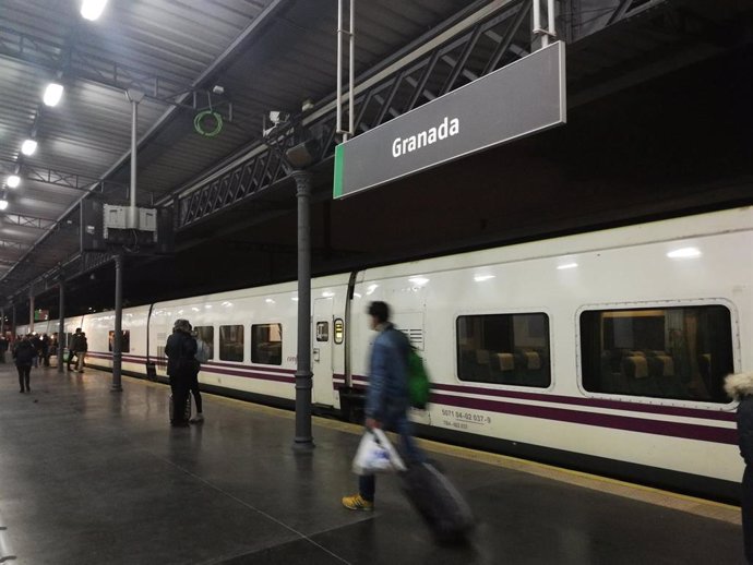 El tren Talgo que conecta Granada con Madrid, en una imagen de archivo