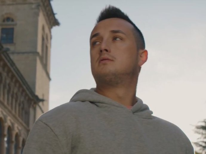 Esta semana, Michelin ha subido a Youtube un vídeo que muestra la iniciativa de #trendydrivers para concienciar a los jóvenes de que no se puede conducir bajo los efectos del alcohol ni las drogas. Para ello, el personaje que ha sido invitado para conta