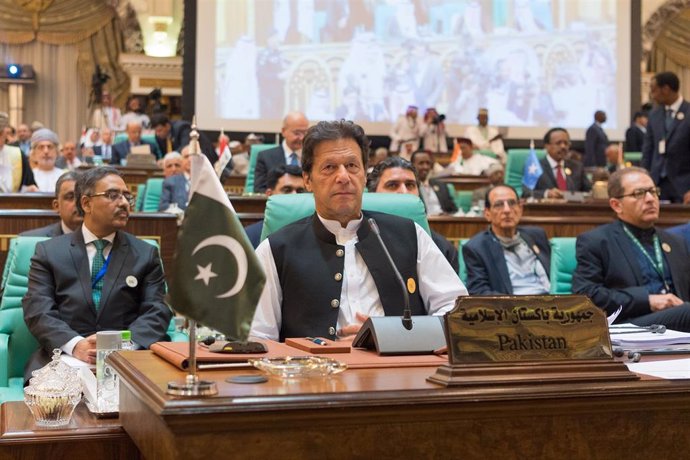 El primer ministro de Pakistán, Imran Khan, en una reunión de la Organización para la Cooperación Islámica