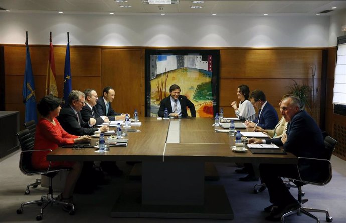 Reunión del Consejo de Gobierno del Principado de Asturias con el presidente, Javier Fernández, en el centro.