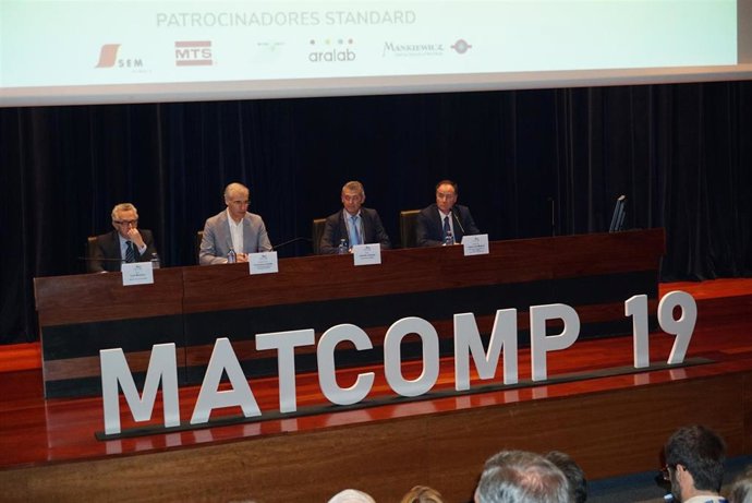 El director general del CTAG, el conselleiro de Economía, Emprego e Industria, el presidente de AEMAC y el vicerrector de Planificación y Sostenibilidad de la UVigo durante la inauguración del MATCOMP 2019