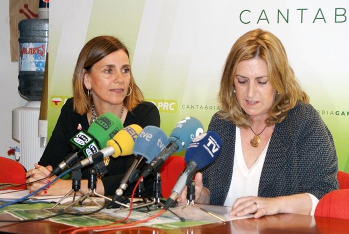 Paula Fernández, secretaria de Organización del PRC, con Sofía Arobes, cabeza de lista en Penagos