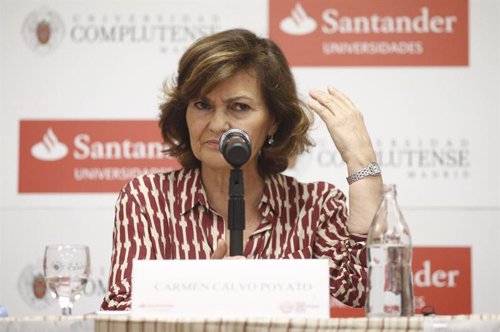 Carmen Calvo inaugura un curso sobre brecha salarial y de género de la Universidad Complutense