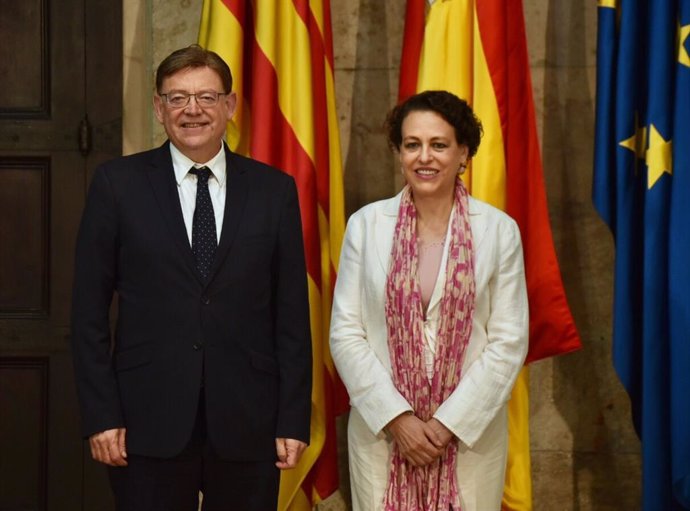 El president de la Generalitat, Ximo Puig, y  la ministra de Trabajo, Migraciones y Seguridad Social en funciones, Magdalena Valerio durante su reunión en el Palau de la Generalitat en Valencia.