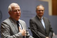 Borrell dice que el militar venezolano Acosta "entró sano en el cuartel y murió 7 días después en una silla de ruedas"