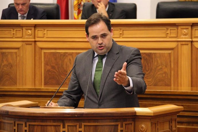 El presidente del PP C-LM, Paco Núñez, en el debate de investidura de Page