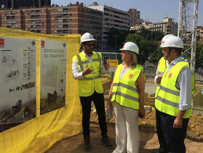 El presidente en funciones de la Comunidad de Madrid, Pedro Rollán, y la consejera en funciones de Transportes de la Comunidad de Madrid, Rosalía Gonzalo, visitan las obras de la nueva sede de Metro de Madrid