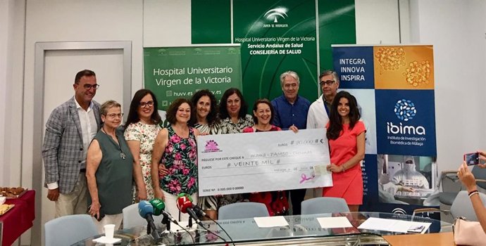 Una Nueva Donación Al Equipo Del Oncólogo Emilio Alba Por Parte De La Asociación Asamma Permitirá Avanzar En La Investigación Sobre El Cáncer De Mama Más Frecuente