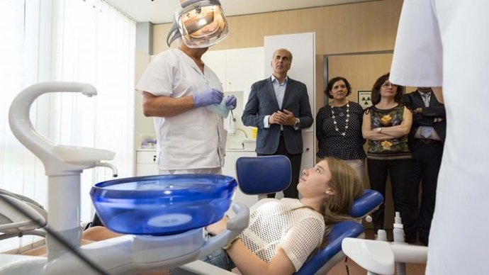 El consejero en funciones de la Comunidad de Madrid, Enrique Ruiz Escudero, visita la Unidad de Salud Bucodental del Centro de Salud Santa Isabel de Leganés