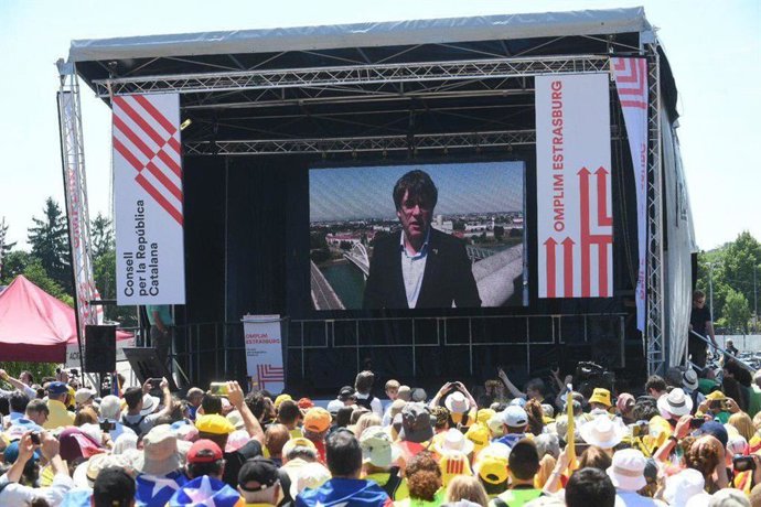 El expresidente de la Generalitat Carles Puigdemont, en un discurso gravado ante independentistas concentrados en Estrasburgo (Francia).