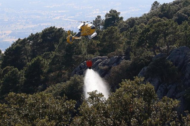 Imágenes de archivo de un incendio forestal en la Comunidad de Madrid.