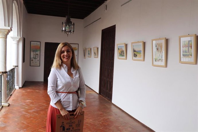 La profesora de Derecho Público Marta Vélez en los cursos de verano de la UPO