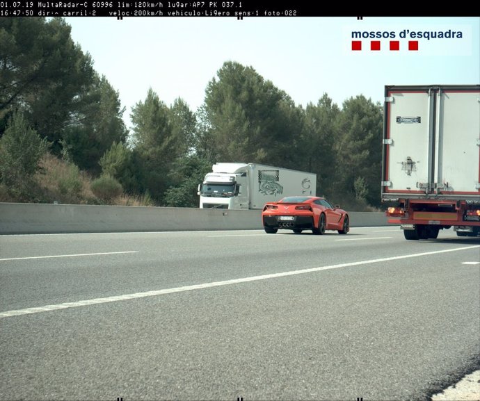 Cotxe detectat circulant a 200 quilmetres per hora en l'AP-7 a Bscara (Girona).