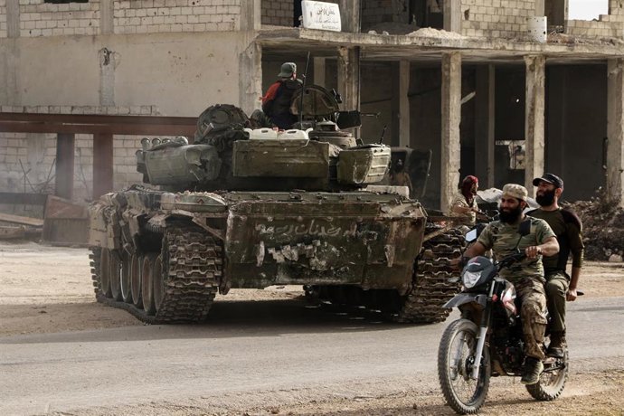 Combatientes rebeldes sirios en Kafr Nabuda