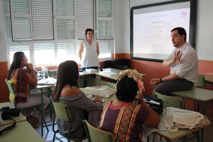 Un grupo de líderes indígenas participan en una de las sesiones del XXXII Encuentro nacional de Escuelas Asociadas de la UNESCO
