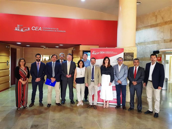 [Sevilla] Cea. Nota De Prensa Y Una Foto. Reunión Del Consejo Empresarial De Sanidad De Cea Con El Portavoz Adjunto Del Pp En El Parlamento Andaluz.
