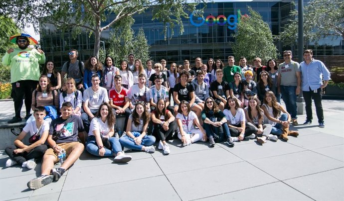 Visita de alumnos de los Premios EduCaixa a Google
