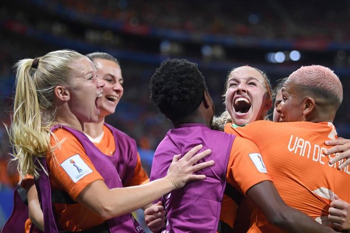 03 July 2019, France, Lyon: Netherlands players celebrate scoring their side's first goal during the FIFA Women's World Cup Semi Final soccer match between Netherlands and Sweden at the Lyon Olympic Stadium. Photo: Sebastian Gollnow/dpa