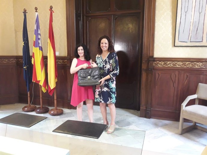 Catalina Cladera traspasa su cartera a Isabel Castro