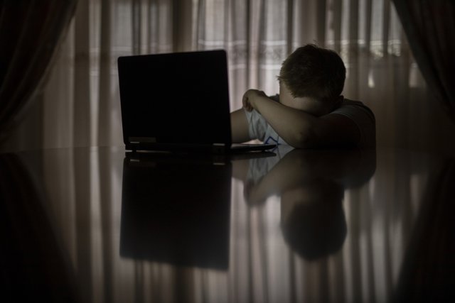 Menor víctima de violencia 'online'
