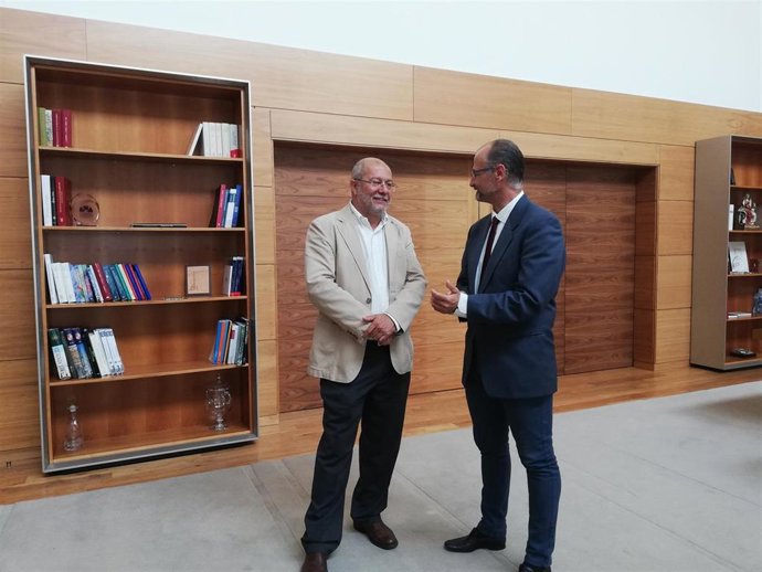 Fuentes recibe a Igea en la ronda de consultas para la sesión de investidura