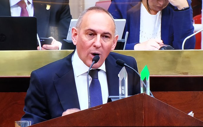 El diputado general de Álava, Ramiro González, en el pleno de investidura 