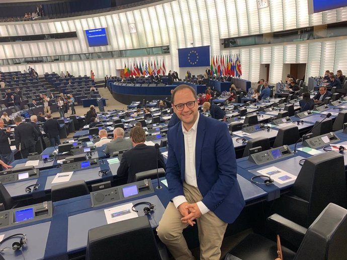 El eurodiputado del PSOE riojano, César Luena, en el Parlamento Europeo