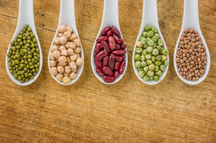 Los frutos secos, las legumbres, la carne y el pescado entre los alimentos con m