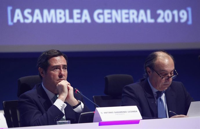 (I-D) El presidente de la CEOE, Antonio Garamendi Lacanda y el secreatario general de la CEOE, José Alberto González-Ruiz, durante la Asamblea Genaral 2019 de la CEOE.
