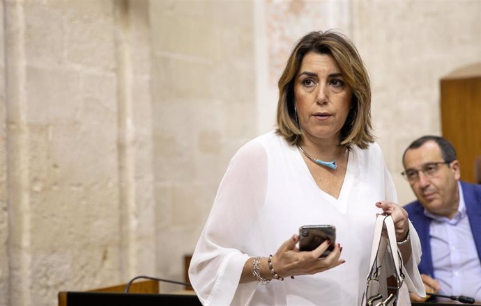 Primera jornada del Pleno del Parlamento andaluz. La secretaria general del PSOE-A, Susana Díaz al inicio de la sesión plenaria.
