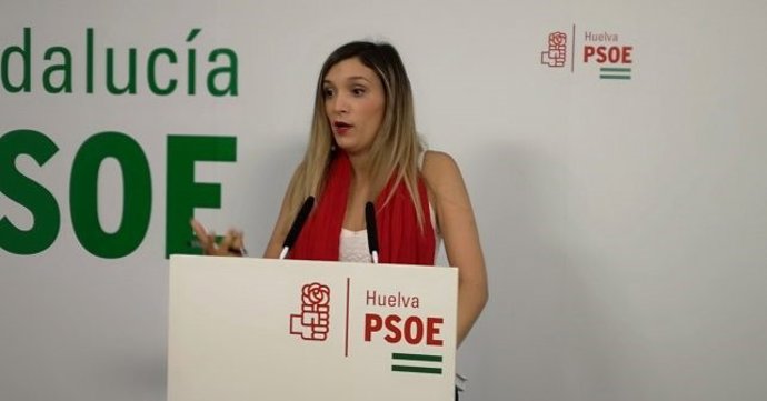 La parlamentaria andaluza por el PSOE de Huelva María Márquez en rueda de prensa