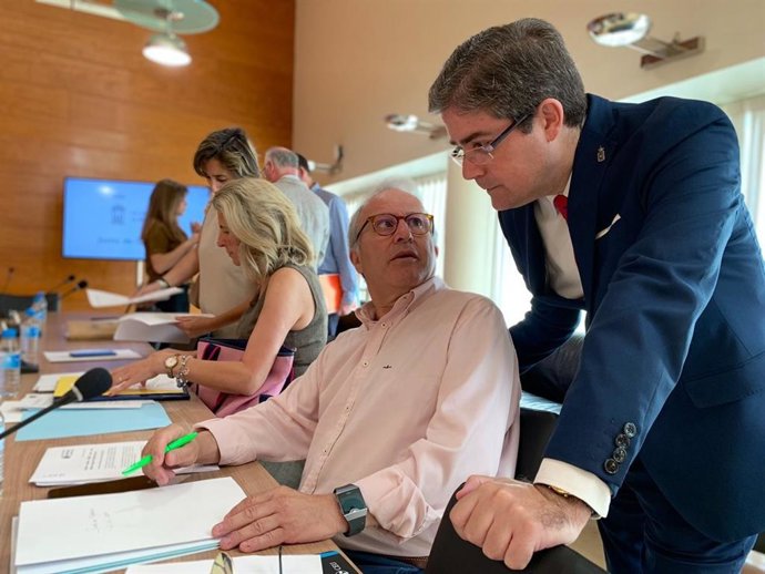 Los concejales Felipe Coello y Jesús Pacheco en la Junta de Gobierno del Ayuntamiento de Murcia