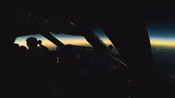 Un vuelo de LATAM sigue la sombra de un eclipse solar total