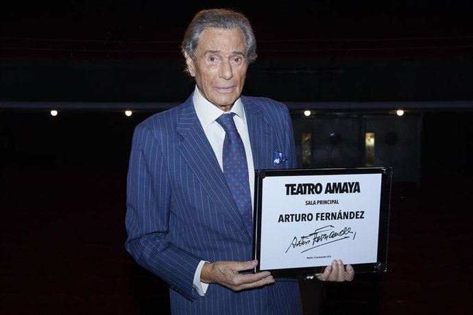 Arturo Fernandez recibe un homenaje en el Teatro Amaya