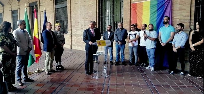 El delegado del Gobierno de España en Andalucía, Lucrecio Fernández, en el acto de lectura de la Declaración Institucional del Gobierno de España con motivo de la conmemoración del Día Nacional del Orgullo Lgtbiq