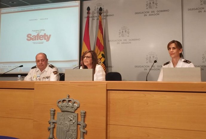 El despliegue de agentes de la Policía Nacional este verano en Aragón se ha presentado este jueves en rueda de prensa con la asistencia de la delegada del Gobierno en Aragón, Carmen Sánchez.