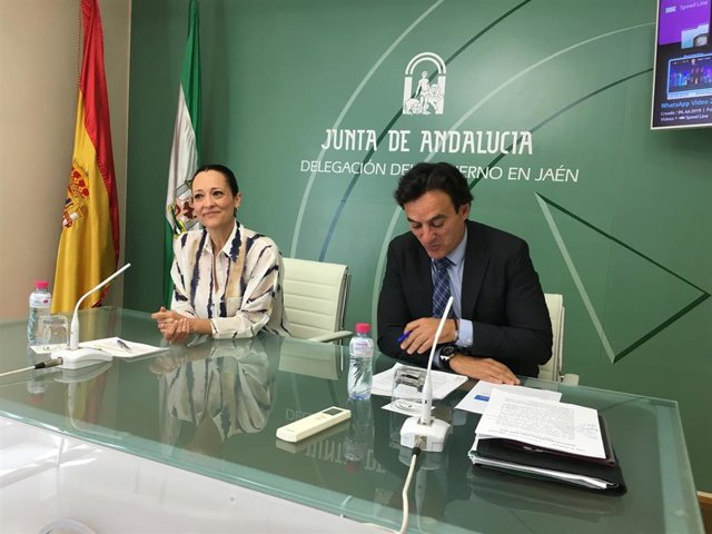 Maribel Lozano y Agustón González, durante la rueda de prensa