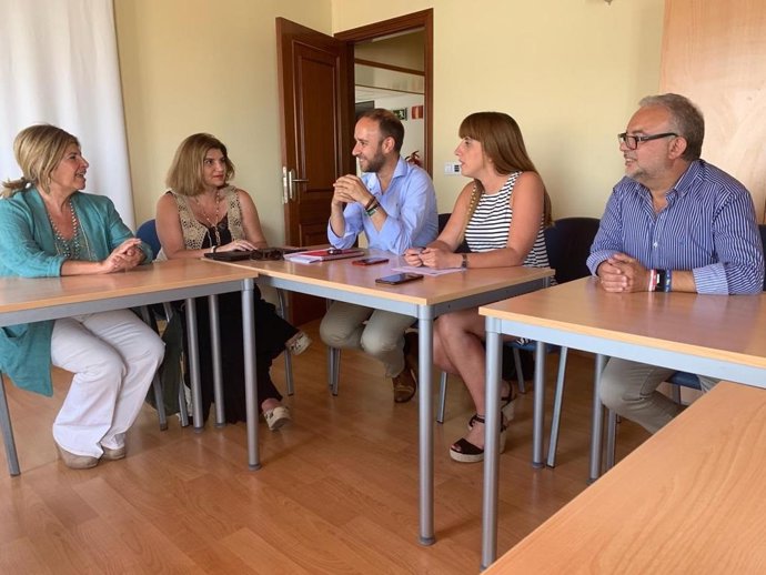 La delegada territorial de Salud y Familia reunida con los alcaldes de El Bosque y Grazalema