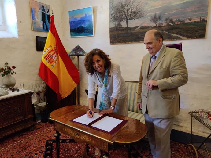 Donación de la mesa en la que Manuel Azaña firmó su renuncia como presidente de la II República