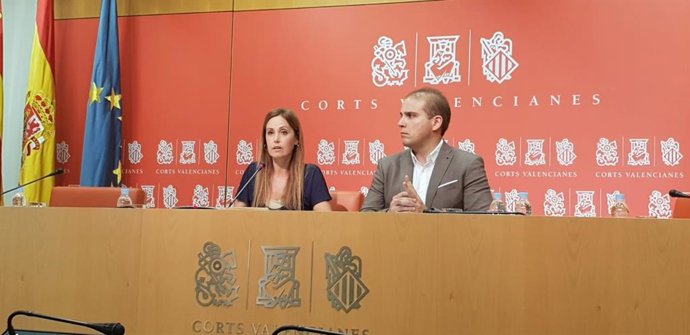 Elisa Díaz y Andrián Ballester en rueda de prensa